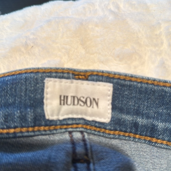 Hudson Designer Jeans Medium Wash Perfect for fall and wearing with boots! - Picture 5 of 6